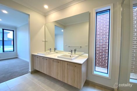 Property photo of 109 Yaralla Circuit Clyde VIC 3978