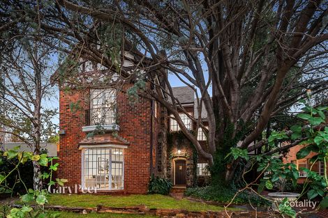 Property photo of 2 Grimwade Court Caulfield North VIC 3161