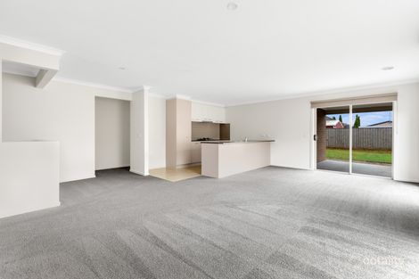 Property photo of 30 Tiverton Terrace Werribee VIC 3030