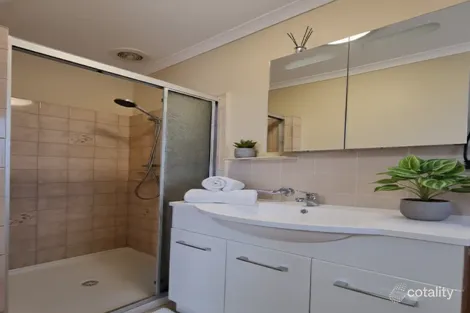 Property photo of 11 Curtis Court Cranbourne VIC 3977