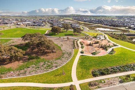 Property photo of 6 Distinction Avenue Craigieburn VIC 3064
