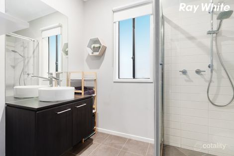 Property photo of 3 Downing Square Pakenham VIC 3810