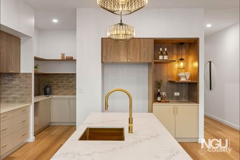 Property photo of 17 Bemina Crescent Spring Mountain QLD 4300