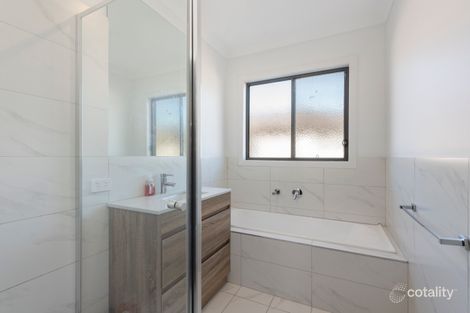Property photo of 8/114 Kennington Park Drive Endeavour Hills VIC 3802