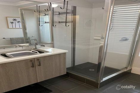 Property photo of 5 Dearwood Glade Meadow Springs WA 6210