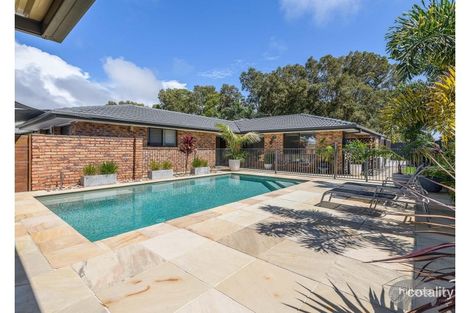 75 Lae Dr, Runaway Bay, QLD 4216