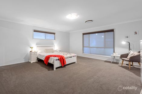 Property photo of 29 Lakeside Circuit Sinnamon Park QLD 4073