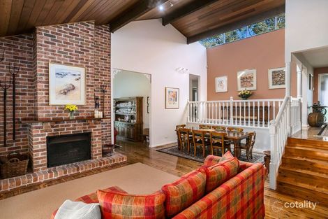 Property photo of 10 William James Drive Mount Kembla NSW 2526