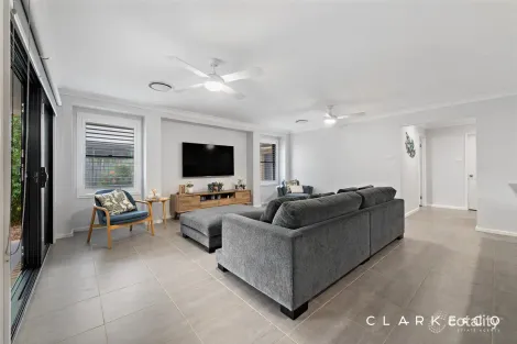 Property photo of 33 Barr Promenade Thornton NSW 2322