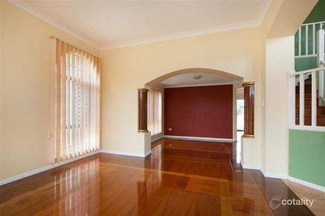 Property photo of 58 Lakeshore Drive Helensvale QLD 4212