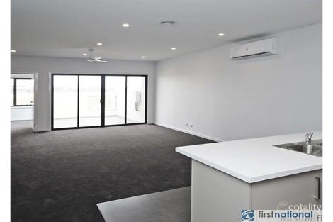 Property photo of 17 Push-Pea Way Cranbourne West VIC 3977