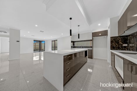 Property photo of 16 Banjo Close Wollert VIC 3750