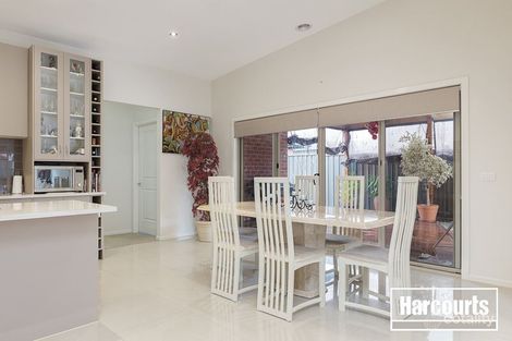 Property photo of 32 Perry Circuit Cranbourne North VIC 3977