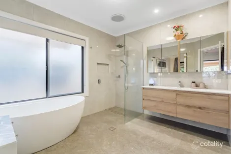 Property photo of 77 Highvale Drive Helensvale QLD 4212