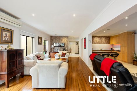 Property photo of 19 Sovereign Manors Crescent Rowville VIC 3178