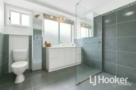 Property photo of 1 Bluegrass Crescent Pakenham VIC 3810