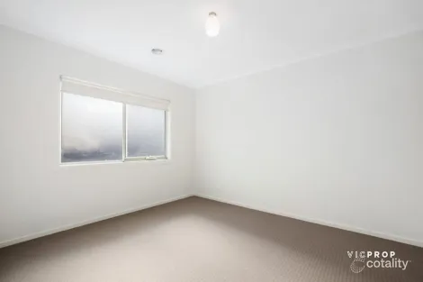 Property photo of 42 Ormiston Crescent Werribee VIC 3030