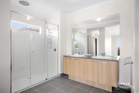 Property photo of 42 Ormiston Crescent Werribee VIC 3030