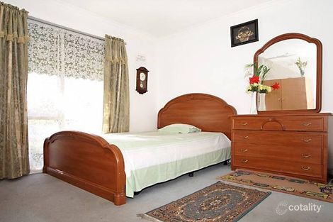 Property photo of 1 Foxton Place Roxburgh Park VIC 3064