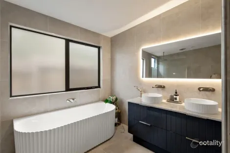 Property photo of 2 Foam Avenue Blairgowrie VIC 3942