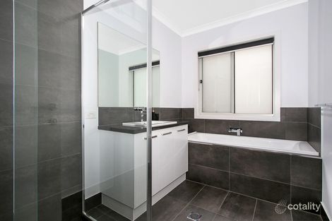 Property photo of 18 Ruthven Circuit Wodonga VIC 3690