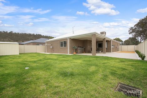 Property photo of 18 Ruthven Circuit Wodonga VIC 3690