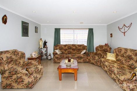 Property photo of 11 Caulfield Crescent Roxburgh Park VIC 3064