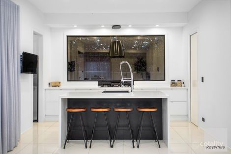 Property photo of 6 Miro Way Fraser Rise VIC 3336