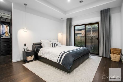 Property photo of 6 Miro Way Fraser Rise VIC 3336