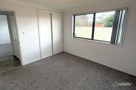 Property photo of 10 Shearer Crescent Blue Haven NSW 2262