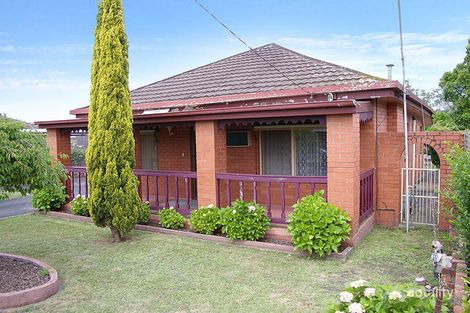Property photo of 3 Wuttrich Street Moe VIC 3825