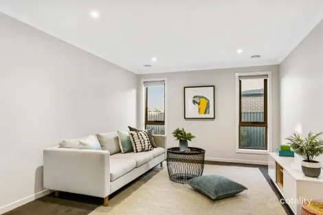 Property photo of 3 Howden Street Cranbourne East VIC 3977