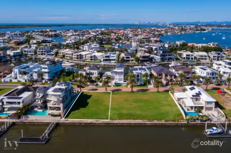 Property photo of 17 Knightsbridge Parade West Paradise Point QLD 4216