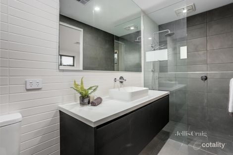 Property photo of 30 Lewis Street McKinnon VIC 3204