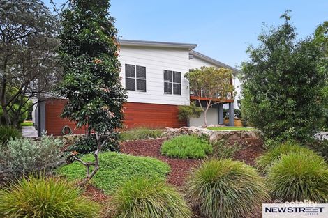 18 LAKE POINT WAY, MURRAYS BEACH, NSW 2281
