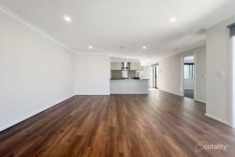 22 Centralpark Walk, Strathtulloh, VIC 3338