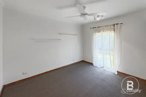 Property photo of 24 Holly Street Golden Square VIC 3555