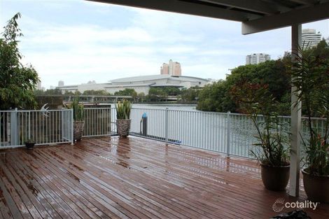 Property photo of 14 Lakeland Key Broadbeach Waters QLD 4218