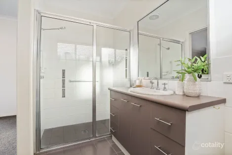 Property photo of 38 Dumbrell Circuit Glenroy NSW 2640