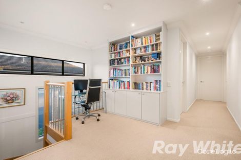 Property photo of 2 Woolcock Close Burwood VIC 3125