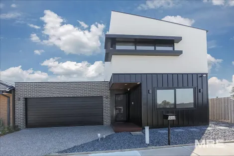 Property photo of 25 Milliners Avenue Keysborough VIC 3173