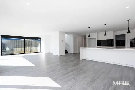 Property photo of 25 Milliners Avenue Keysborough VIC 3173