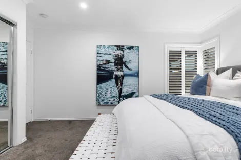 Property photo of 52 The Peninsula Helensvale QLD 4212