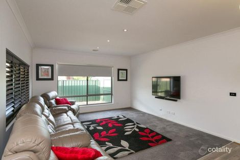 Property photo of 2 Flemington Place Ascot VIC 3551