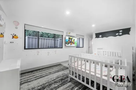Property photo of 37 Glen Elgin Crescent Edensor Park NSW 2176