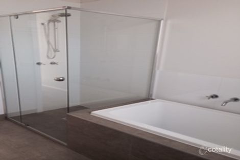 14-15 Hazelmere Ave, Cranbourne West, VIC 3977