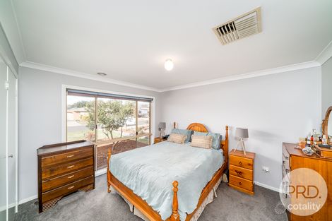Property photo of 16 Elanora Place Glenfield Park NSW 2650