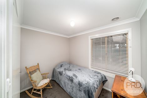 Property photo of 16 Elanora Place Glenfield Park NSW 2650