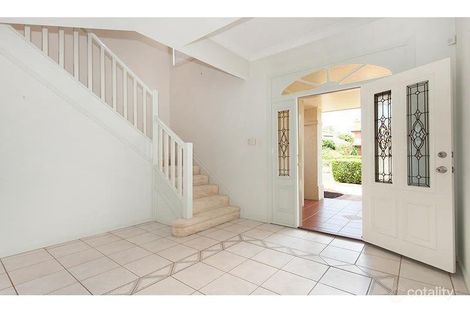 Property photo of 61 Holborn Crescent Carindale QLD 4152