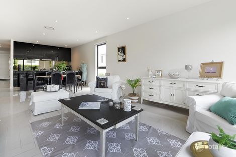 Property photo of 39 Theatre Drive Benowa QLD 4217